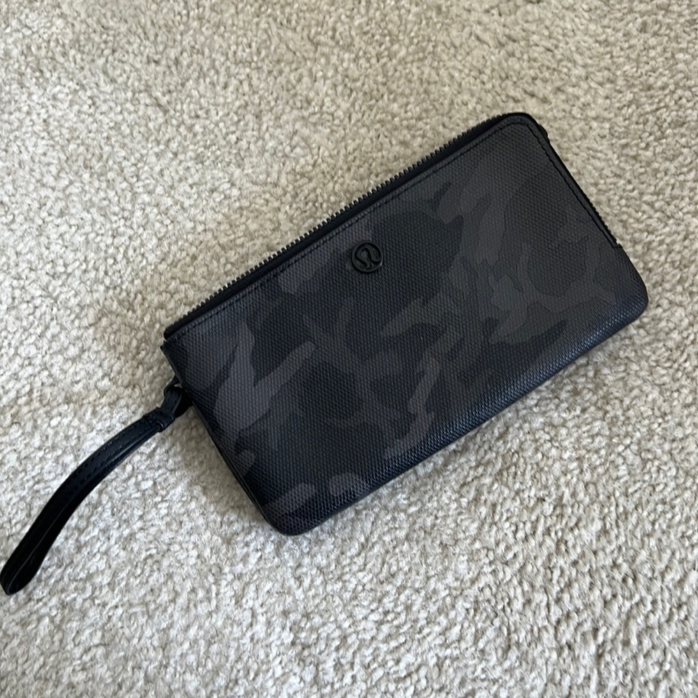 Lululemon wrist wallet